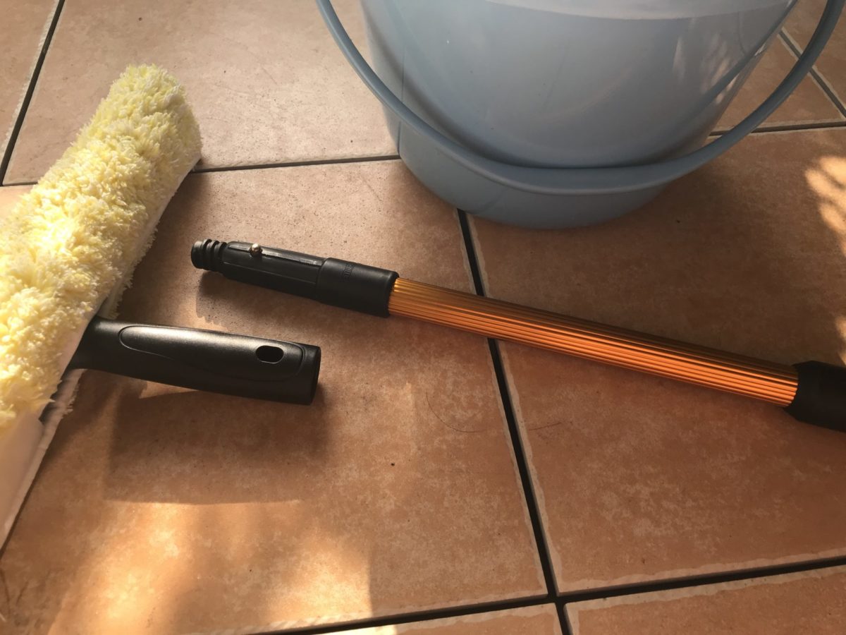 窓の大掃除【プロが使うエトレの掃除道具】で簡単キレイにする方法